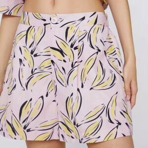 Nasty Gal Banana Linen Pull On Shorts Pink Yellow Fruit Tropical Size 8 NWT